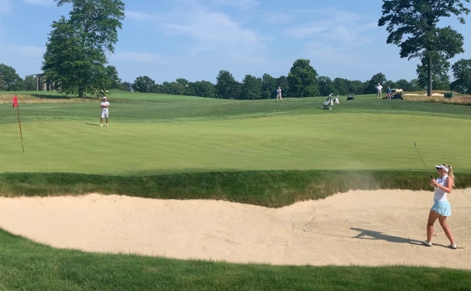 Lauren Peter hitting out of the bunker